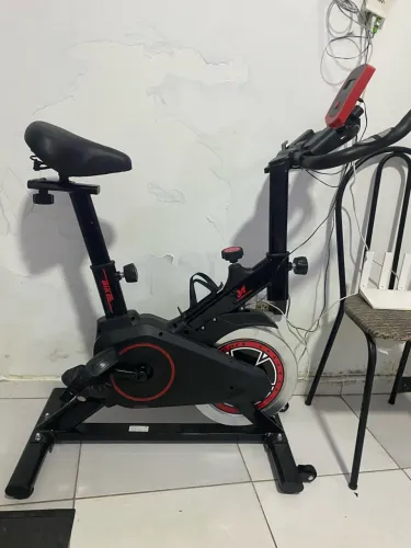 Bicicleta ergométrica semi nova 