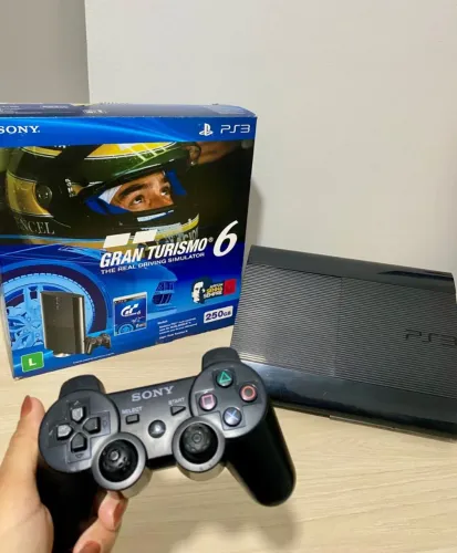 PS3 super islim 250gb com +70 jogos na memória.
