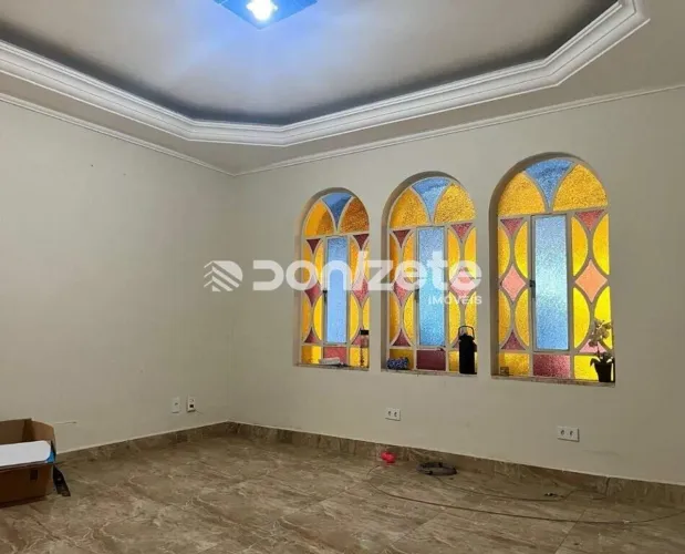Casa à venda em Vila Scarpelli, Santo André  2 suítes, 2 vagas, acabamento em porcelanato