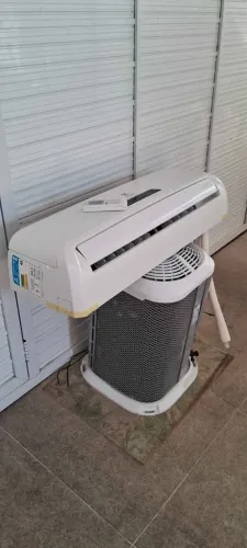 Ar condicionado split inverter Spring midea e eletrolux semi novos..12 e 9.000 btus