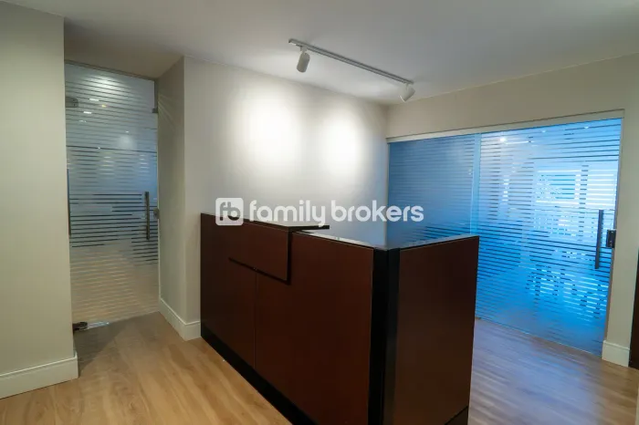 Sala comercial no Shopping Downtown | 97m² | Terraço privativo | Pronta para operar