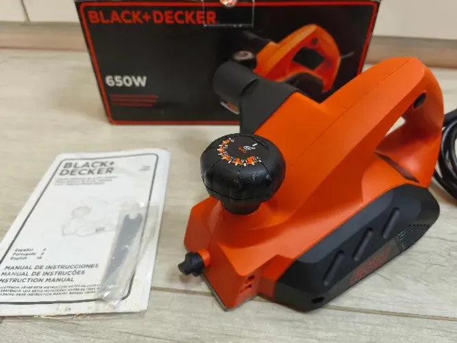 Plaina Elétrica Black+Decker 7698-B2 - 650W 220V | Completa, como nova, na caixa