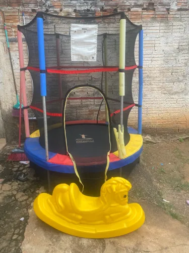 Vende-se Pula Pula e cavalinho 