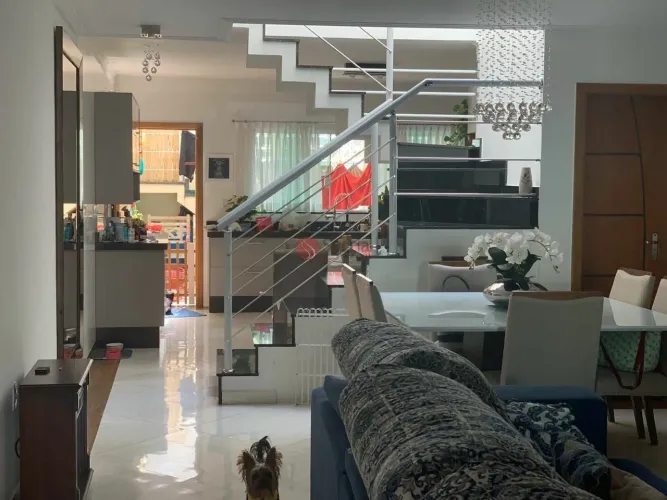 Sobrado com 3 quartos na Vila Formosa, 230 metros.