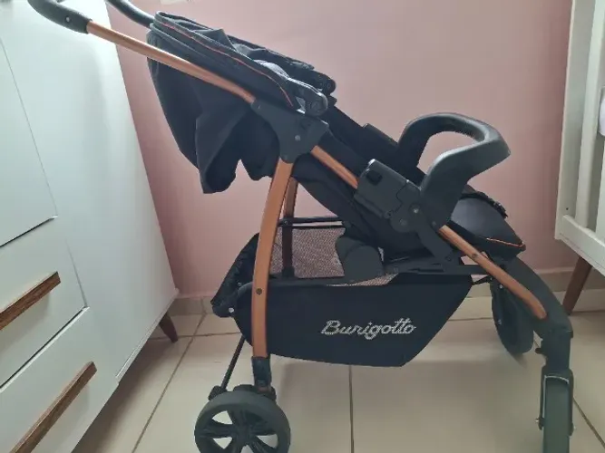 Carrinho com bebê conforto