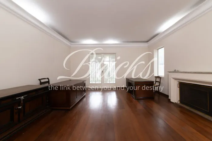 CASA A VENDA - VILA NOVA CONCEIÇÃO - 500M² - JUNTO AO PARQUE