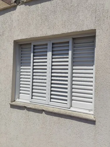 Janela veneziana 1,50x1,20 - Retirar no local