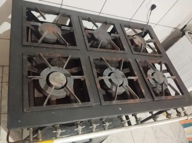 Vendo fogão industrial e exaustor