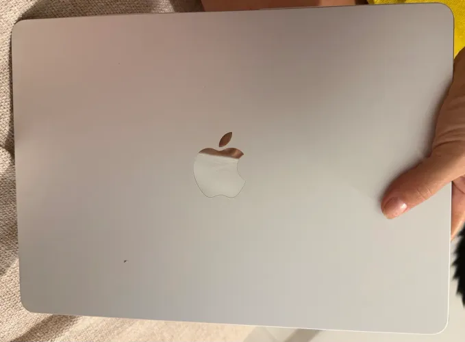 2025 MacBook Air 13-inch Laptop with M4 chip. Apenas 2 meses de uso!