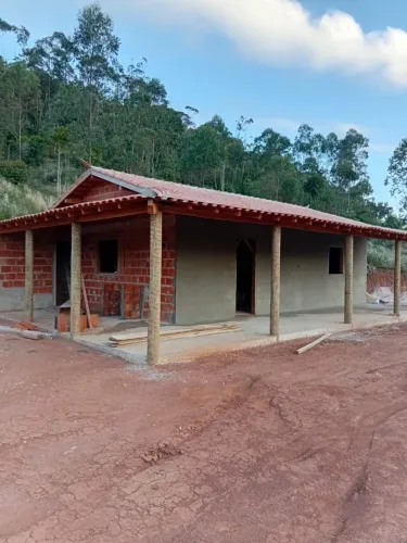 Oportunidade de casa própria e sossego em Pedro Teixeira