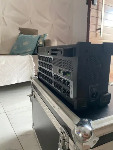 Mesa digital Mackie DL 32s