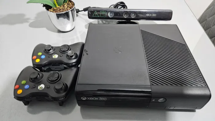 Xbox 360 super slim 500gb + 152 jogos / aceito cartão/ entrego