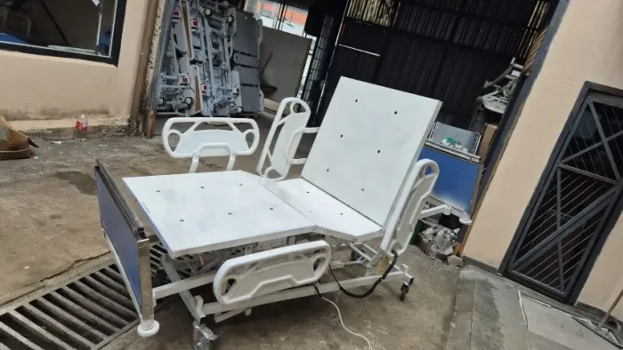 Cama hospitalar elétrica 10 movimentos usada + colchão D33