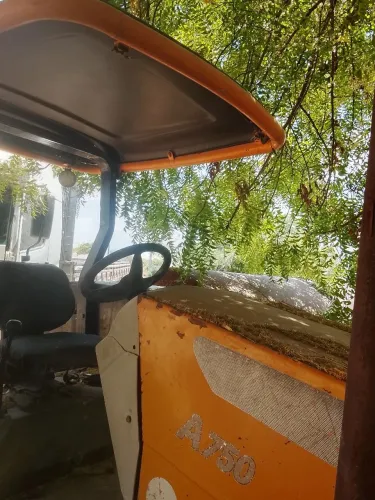Trator tudo novo peneu mas do q meia vida colocamos capa para não estragar o pneus te
