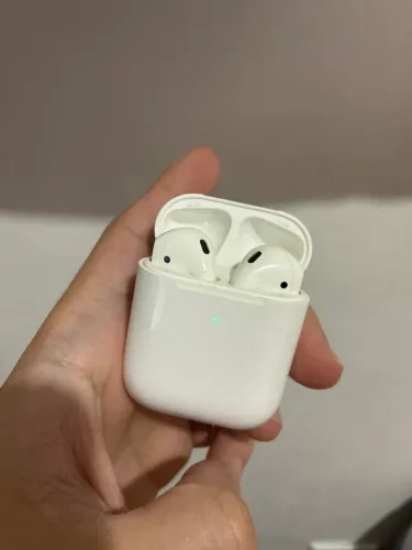 Air Pods 2 com detalhe