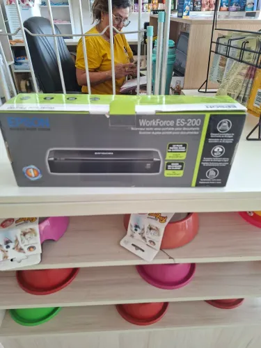 Scanner Epson workforce ES-200 na caixa ?