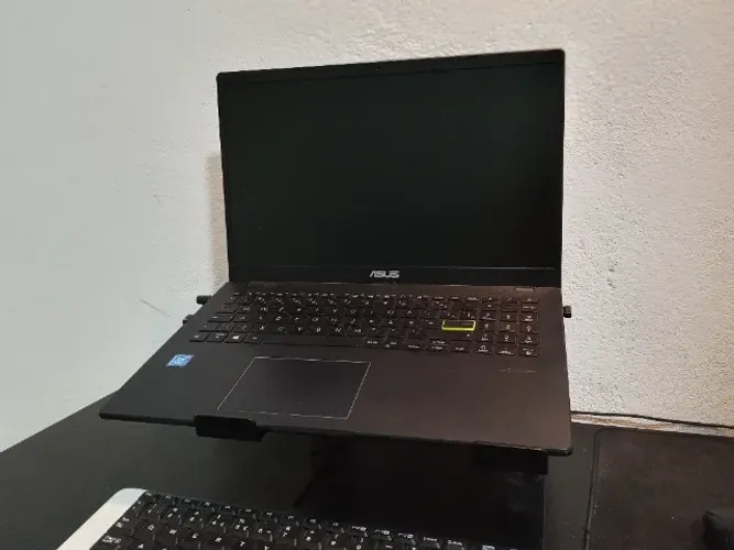Notebook usado com defeito na bateria e teclado