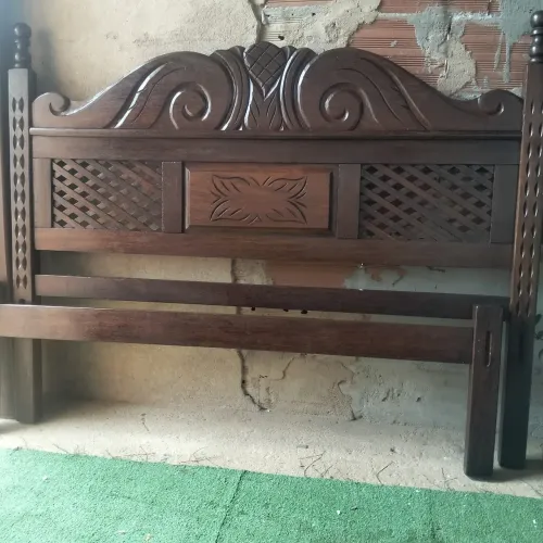Cama sucupira  em ótimo estado de conservação 