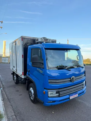 Vendo VW Express ano 2023 baú refrigerado