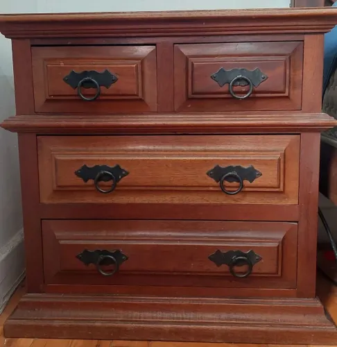 Mesa de cabeceira, comoda, cama e colchão