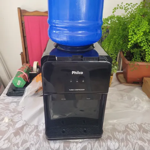 Bebedouro elétrico Philco 110v preto usado