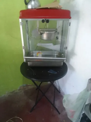 Vende-se uma máquina de pipoca pipoqueira elétrica