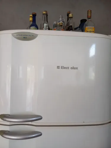 VENDO GELADEIRA SEM GELAR