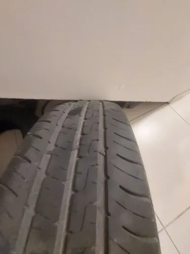 Vendo 2 Pneus 185/70R14 Goodyear