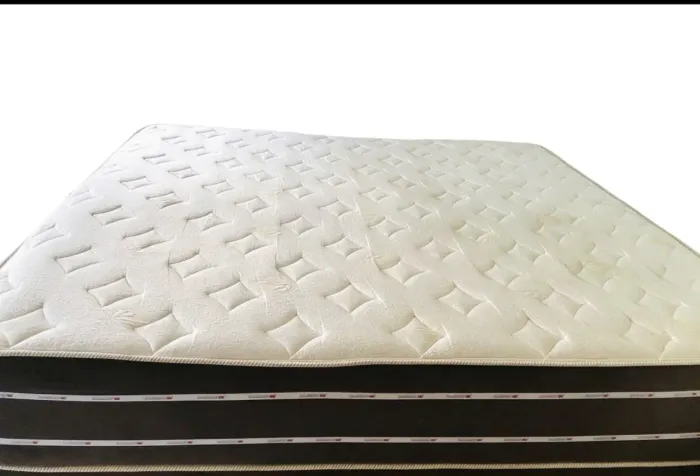Cama king seminova
