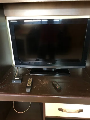 TV Samsung 32 + Chromecast e controle + Controle Original da TV
