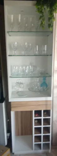Vendo cristaleira com mini adega