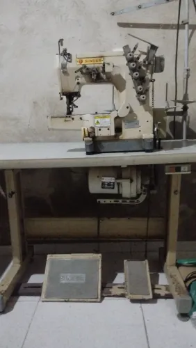 Vende-se máquina Galoneira