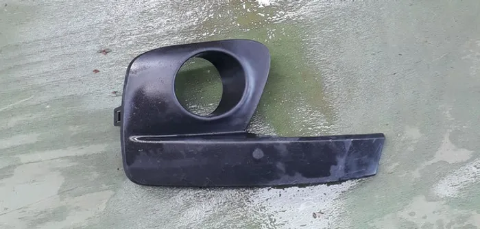 Moldura farol de milha lado direito fiat mobbi