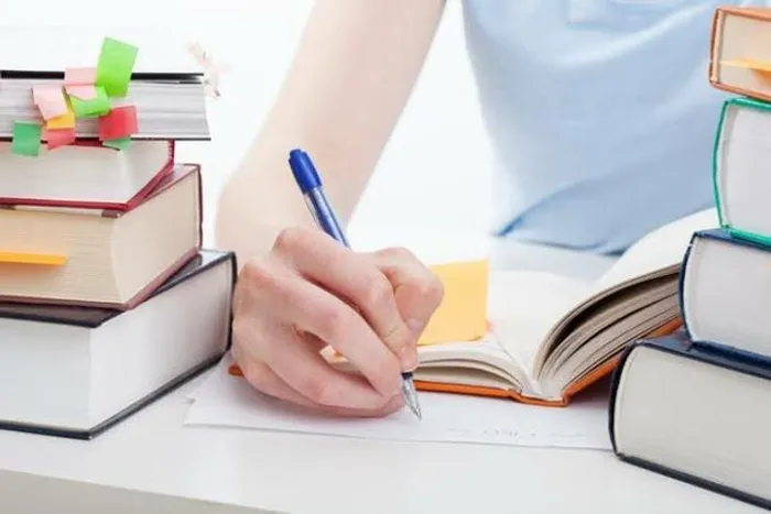 Consultoria, produção e revisão de trabalhos acadêmicos 