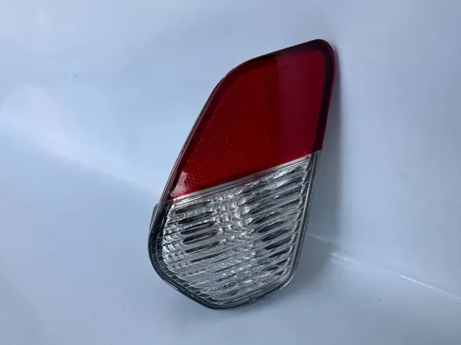 Refletor Olho de Gato Traseiro Esquerdo Mitsubishi Outlander 2016 2017 2018 2019 2020