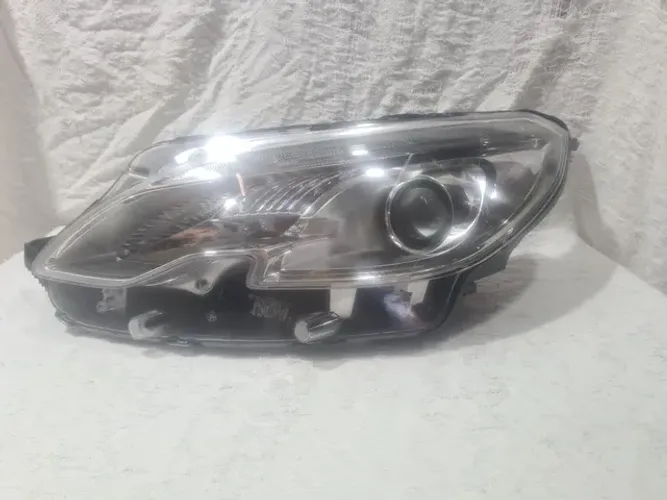 Farol peugeot 2008; 2017/19 LE