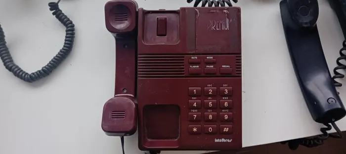 Vendo 5 aparelhos de telefones fixos com ramal indereçado, no conjunto ou individual