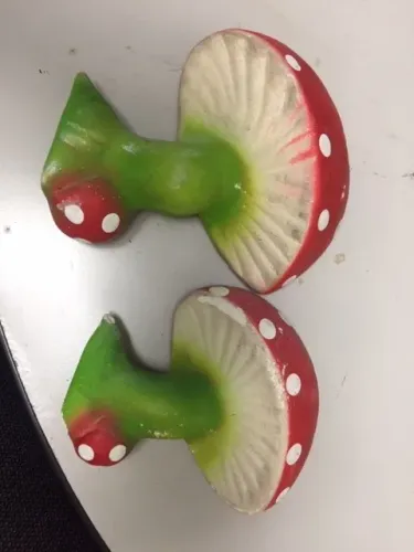 cogumelos em par tamanhos diferentes enfeite de parede em gesso