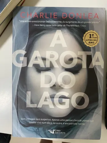 livro A garota do lago