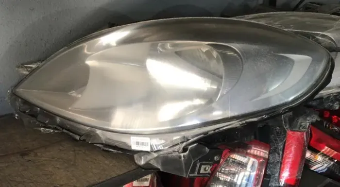 Farol Esquerdo Nissan Versa Antigo 2011 à 2014