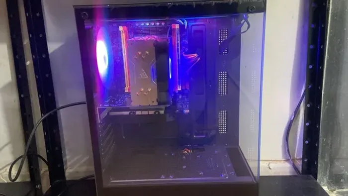PC Gamer Athlon 200GE | 8 GBs DDR4 | VEGA 3 | SSD 256 GBs (Loja Gorilla Tech)