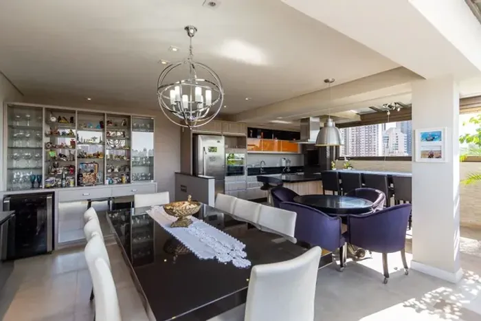 Apartamento mobiliado com 2 quartos à venda no Batel em Curitiba