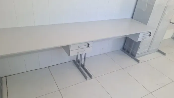 Mesa para escritório  Multiuso com gavetas 