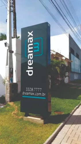 PLACAS, FACHADA E TOTEM