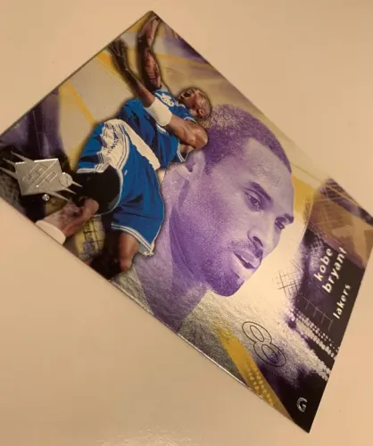 Kobe Bryant Metalizado Raro Card NBA Upper Deck SPx 2004 Basquete Black Mamba Colecionador