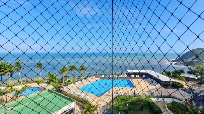 Apartamento no Condomínio Penhasco Cinco Estrelas na Praia da Enseada em Guarujá