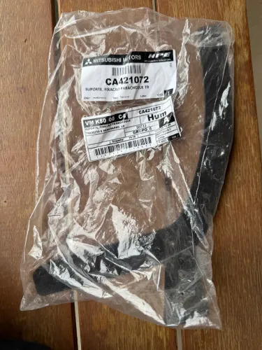 Suporte Parachoque e parabarro Traseiro Pajero Tr4 Direito Ca421072