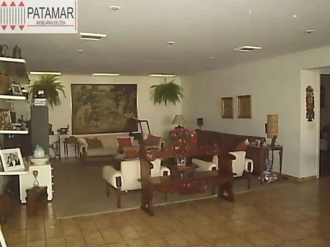 Casa à venda na Vila Inah com 4 dormitórios, 2 suítes e 4 vagas de garagem