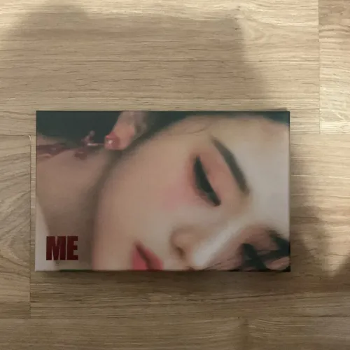 Álbum Jisoo (BLACKPINK) - ME (RED ver.) 1° edição + Pôster e brindes