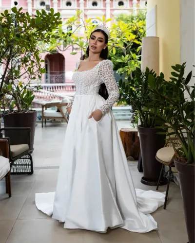 Vestido de Noiva Elegante com Detalhes em Renda